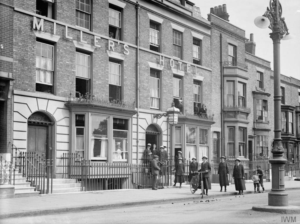 Members of the WRNS at the entrance to Millers Hotel in Portsmouth, 1917